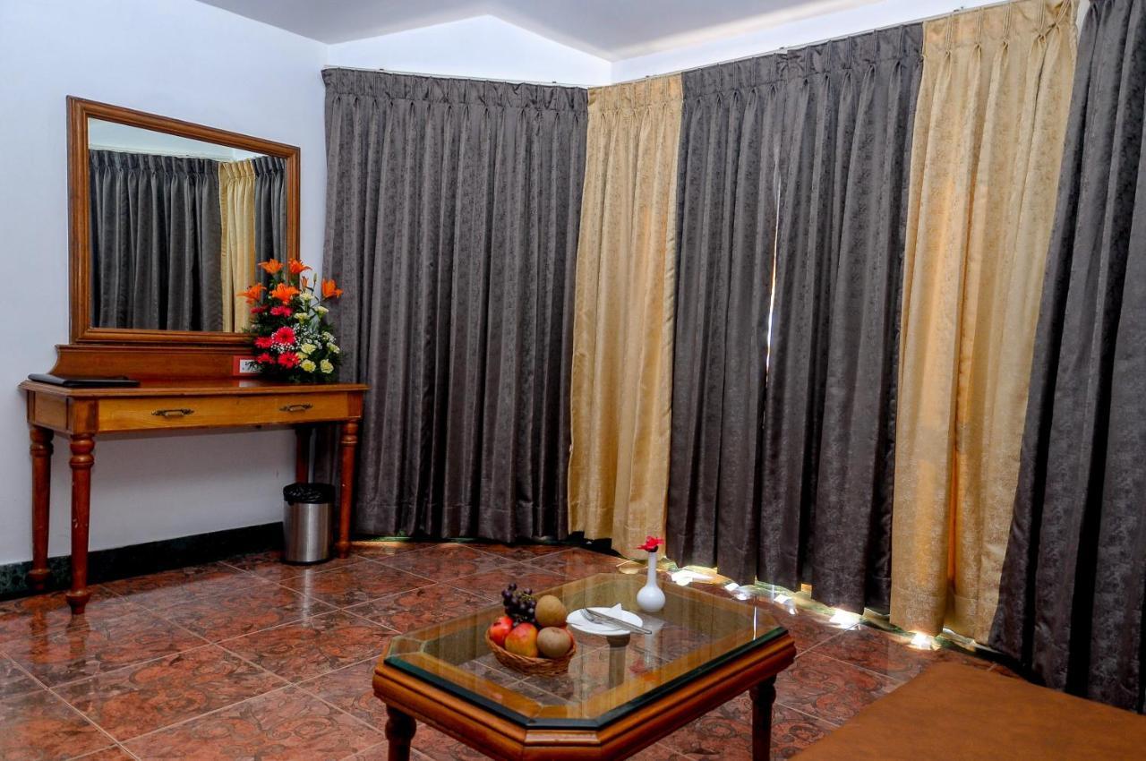 La Montana By Tgi Hotel Ooty Buitenkant foto